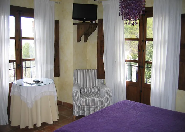 Hotel de Montaña Cueva Ahumada